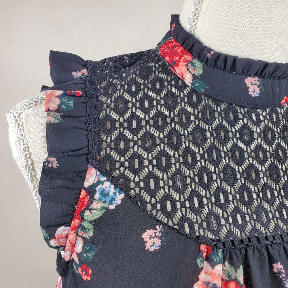 Lily White black floral lace sleeveless blouse tank top keyhole back size small